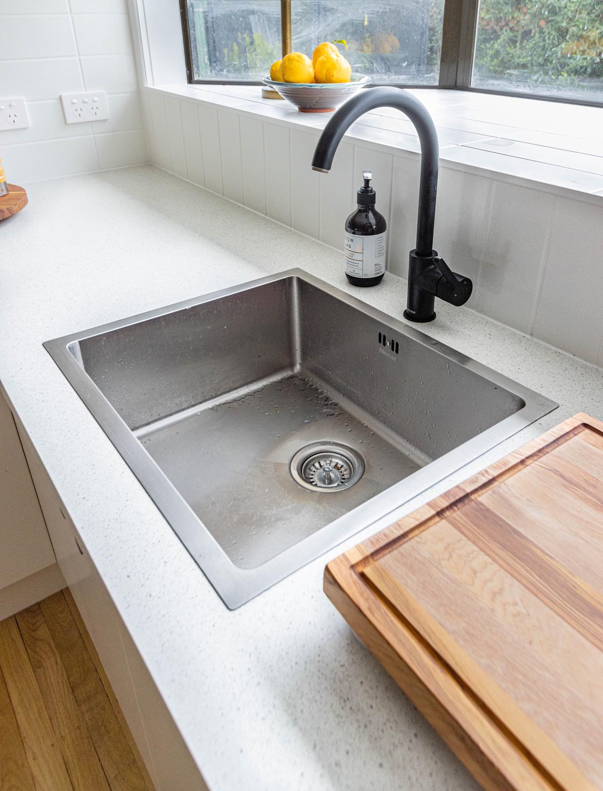 Illustration of a kitchen sink showing its different components